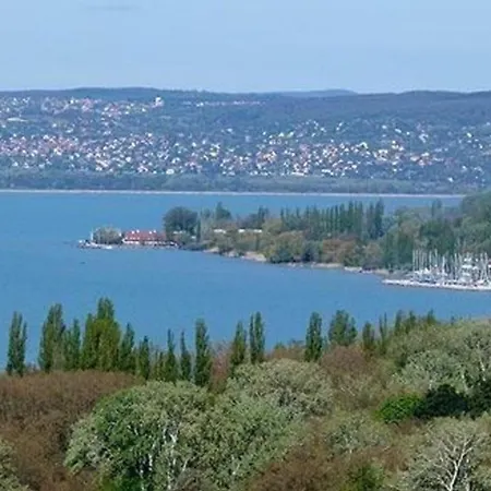 Mit Garten, Terrasse Und Gartenpavillon Balatonfokajar